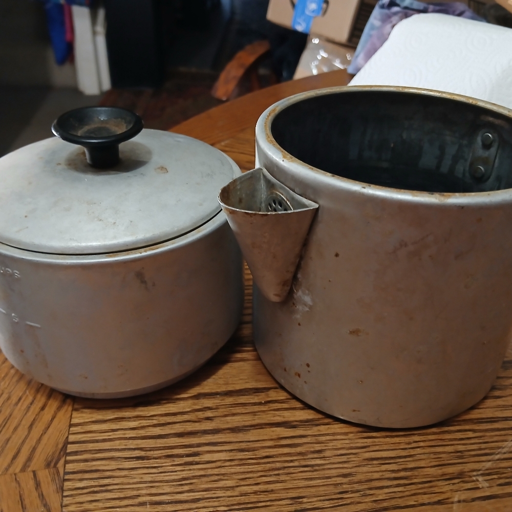 Mirro. 1950's Antique Coffee Maker Aluminum, 8 In.height, 5 In. Diameter/width - Picture 7 of 10